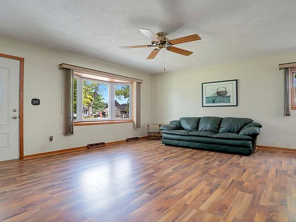 4th image of 764 E Dogwood Dr