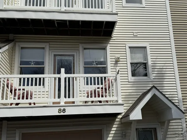 86 Spinnaker Dr, Manistee, MI 49660