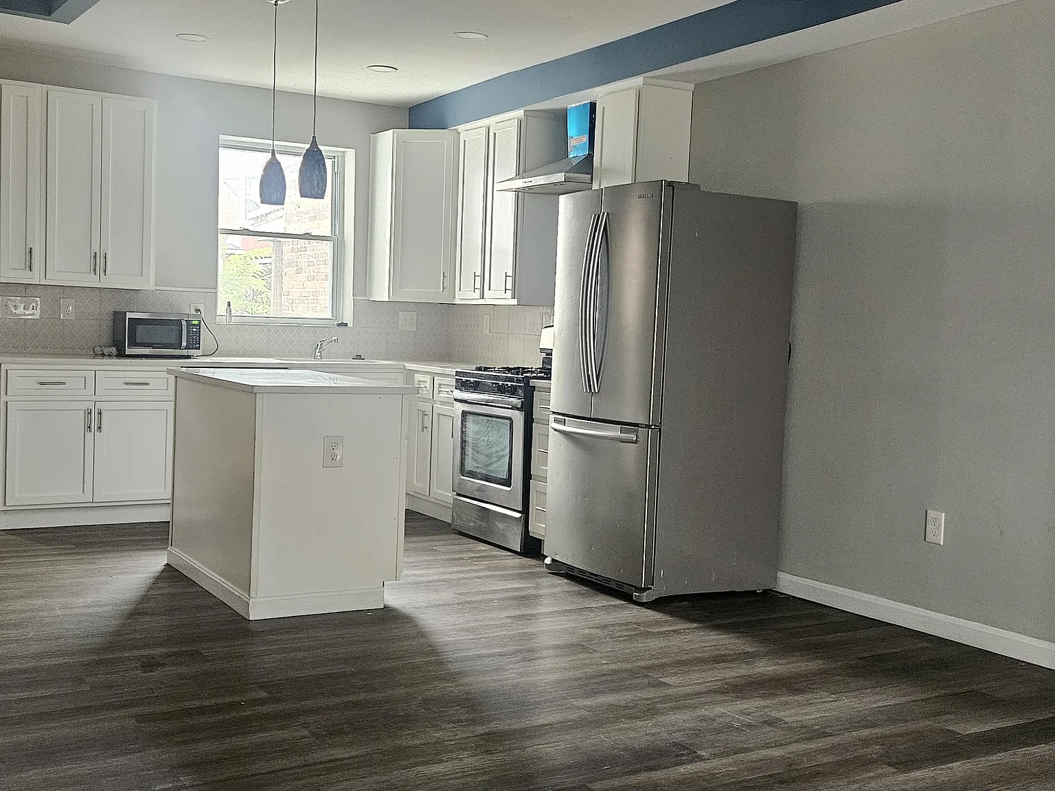 4 bed, 1261 sqft, $1,975 — Photo 3