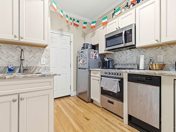 4th image of 60 N Margin St