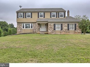 511 Walnut Tree Dr, Blandon, PA 19510