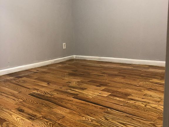 3rd image of 1326 Clay Ave #U