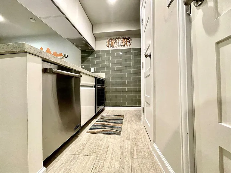3110 Red River St #D-107 — Photo 11