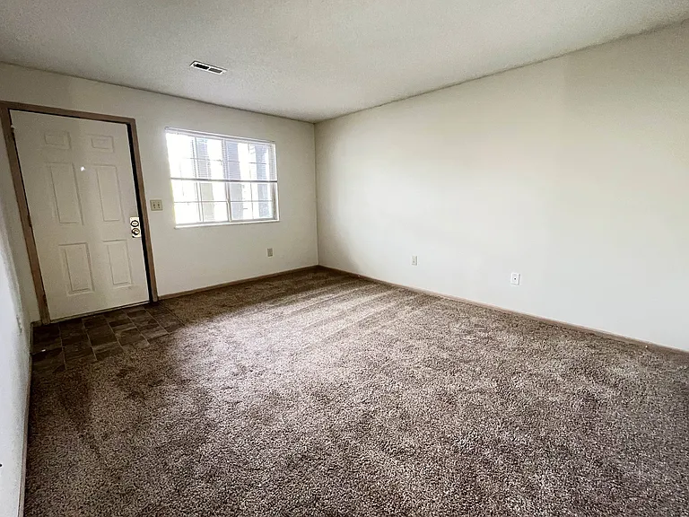 Eagle Crest Apartments — Photo 44