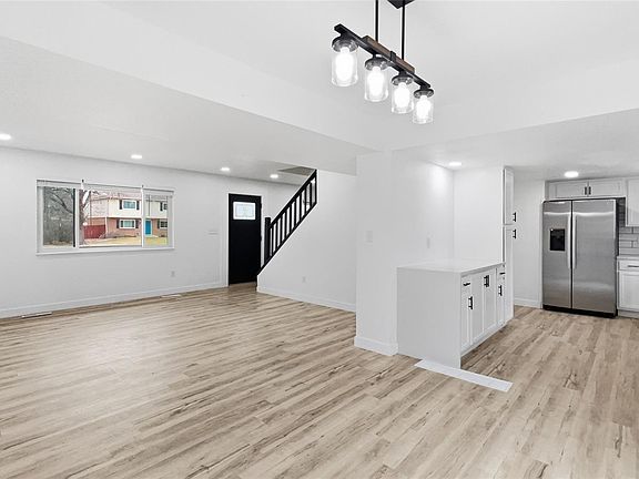 4th image of 818 E Swallow Road