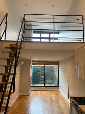 Rented by Greenrock Management | media 19