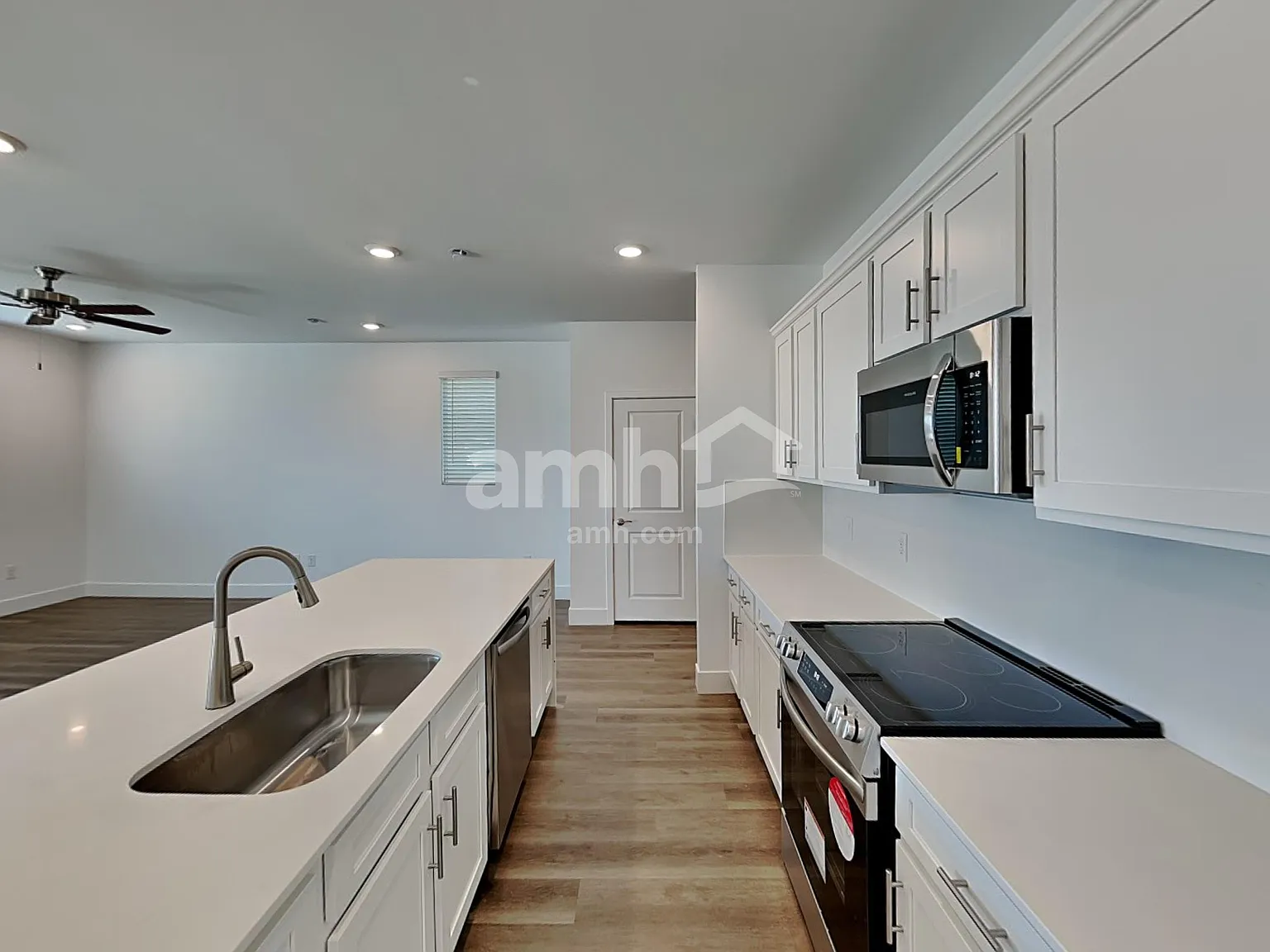 4 bed, 3.0 bath, 2239 sqft, $2,290 — Photo 3
