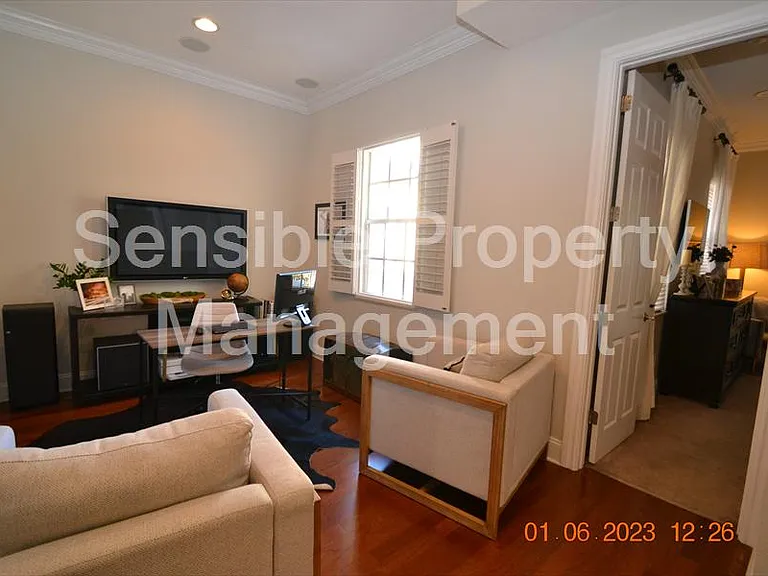 2405 Victoria Gardens Ln — Photo 26