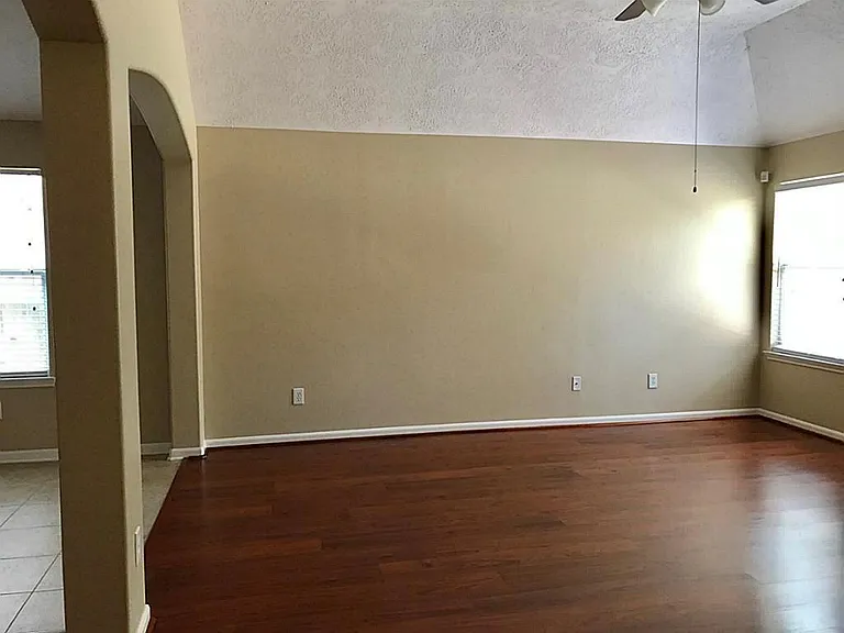 2311 Keegan Hollow Ln — Photo 6