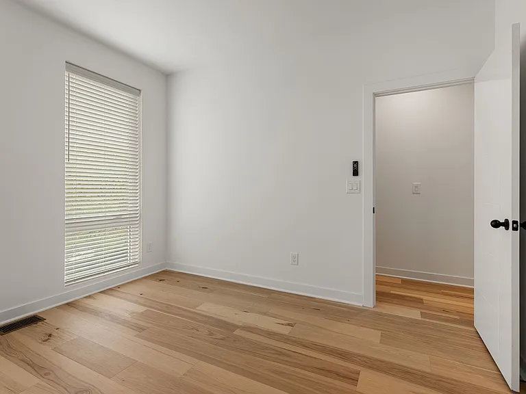 321 Douglas Ave — Photo 31
