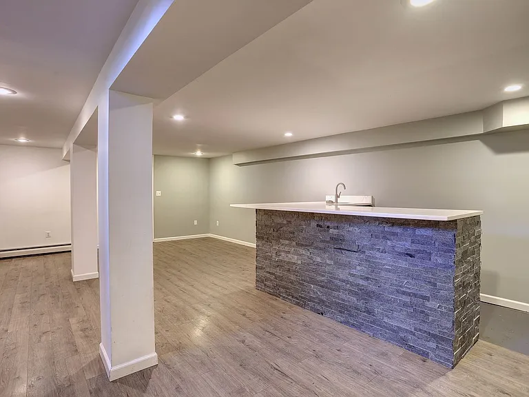 1735 Maple Ave — Photo 4