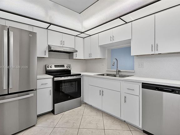 2nd image of 421 NE 14th Ave APT 608