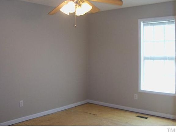 5th image of 40 Boxwood Ln
