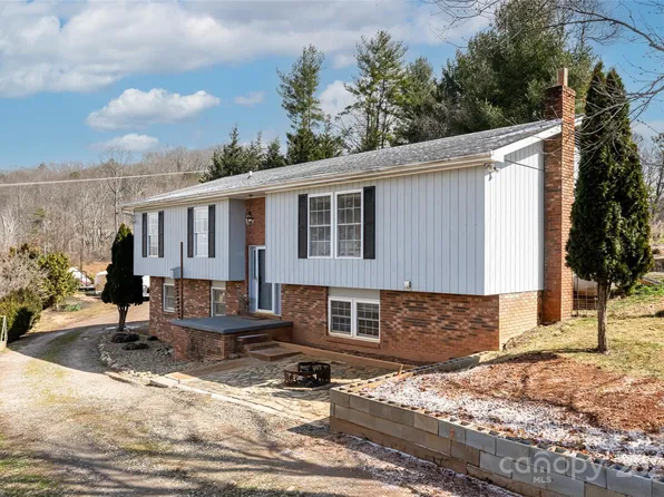 68 Windy Knoll Dr, Clyde, NC 28721