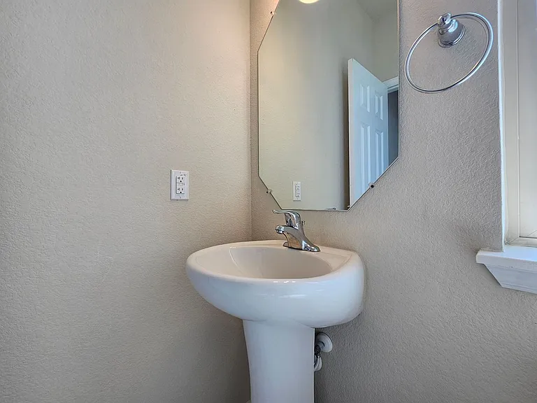 3901 Brunswick Dr — Photo 25