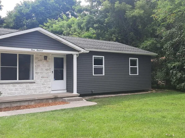 300 Parkside Ave, Holly, MI 48442