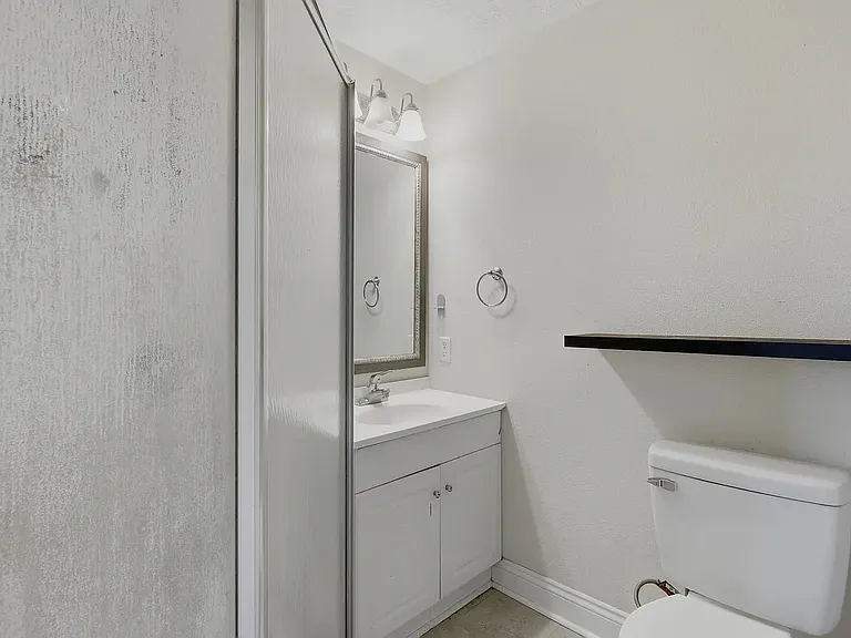 146 Lucille St — Photo 9