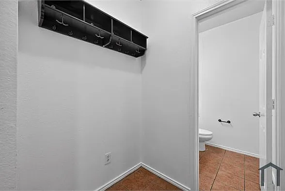 1009 Youkum Ct — Photo 8