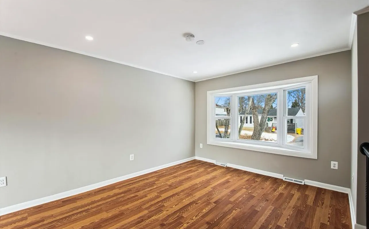 4 bed, 1894 sqft, $3,300 — Photo 4