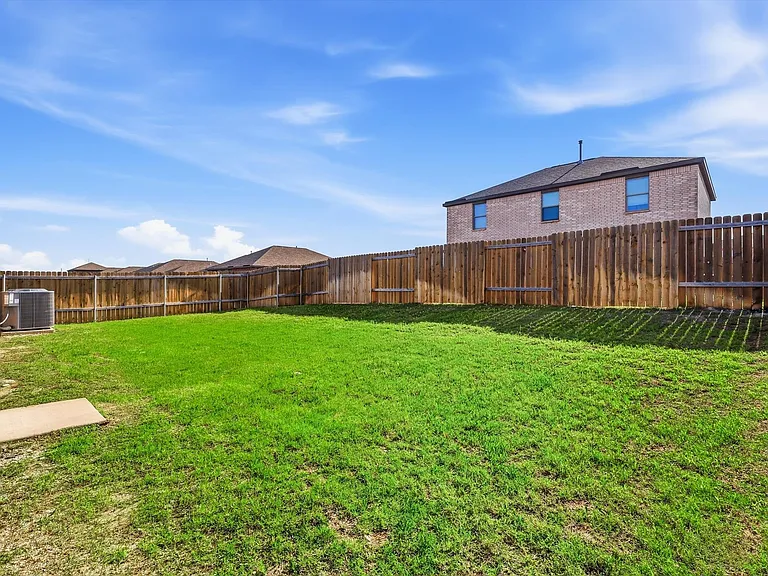 2105 Yarbrough Dr — Photo 41