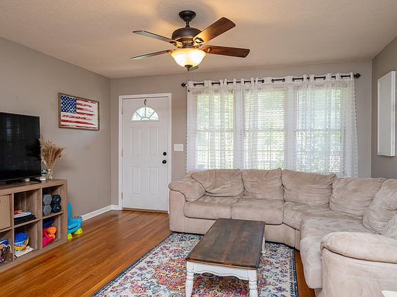 3rd image of 3101 Blackburn Ave