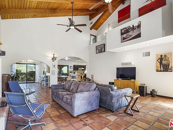 2nd image of 4366 Hillview Dr