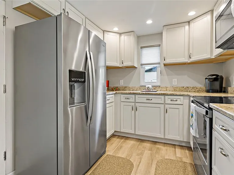 1675 Blakemore Ln — Photo 13