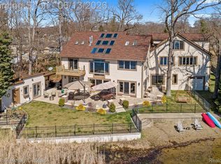 1100 Clearwater Blvd, White Lake, MI 48386