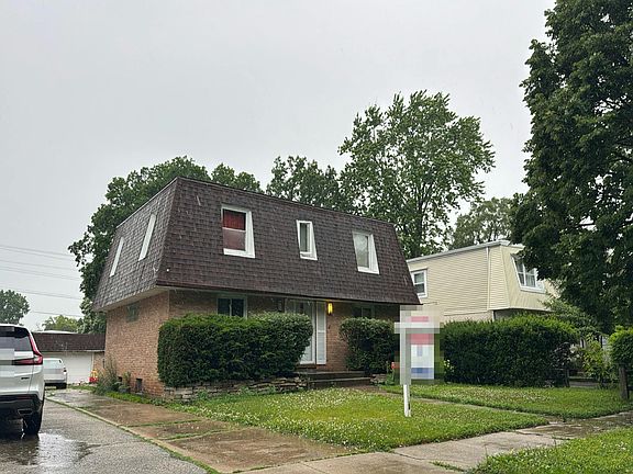 3rd image of 918 N Linden Ave