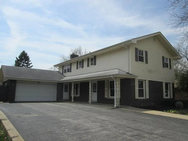636 Meadow Ln photo 1
