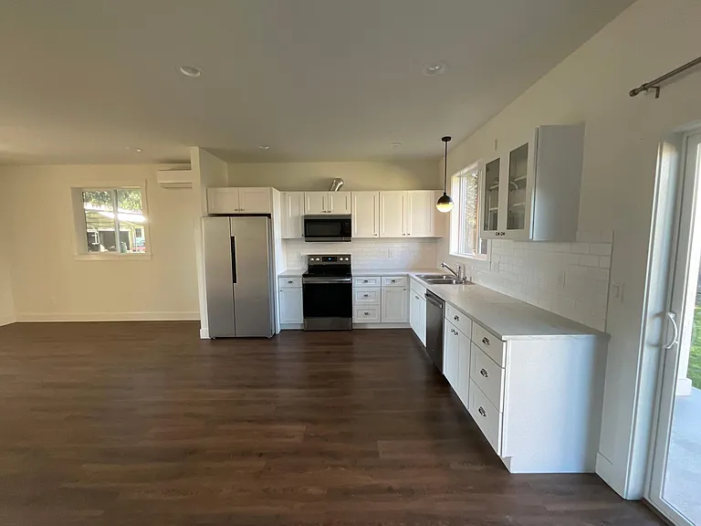 210 Lexington Ave #A — Photo 10