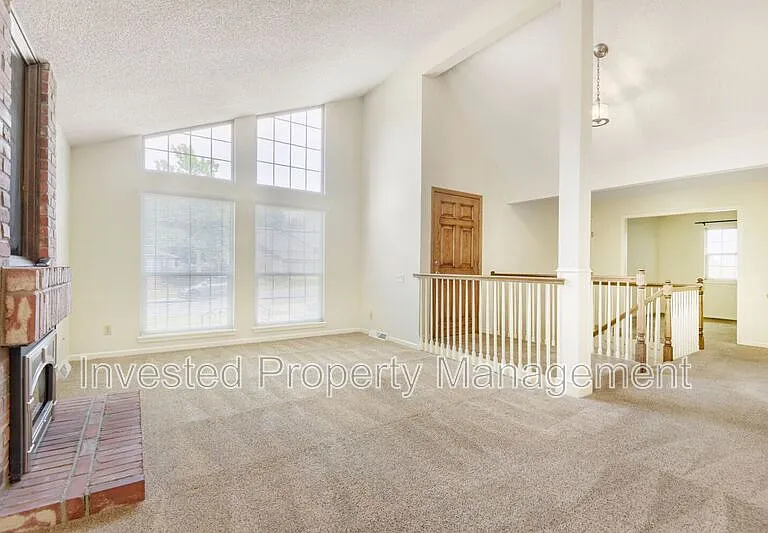 7956 S Vincennes Way — Photo 3