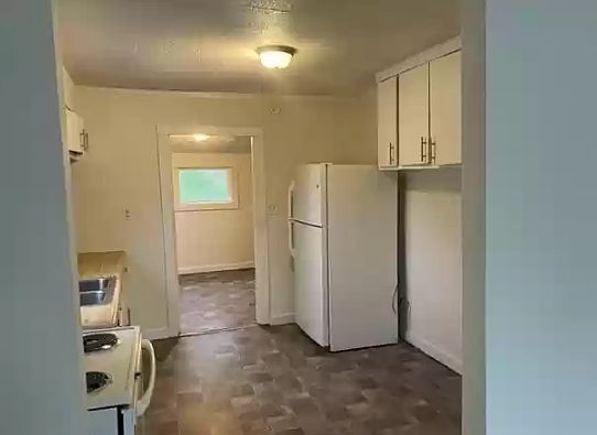 4th image of 329 Glenn St