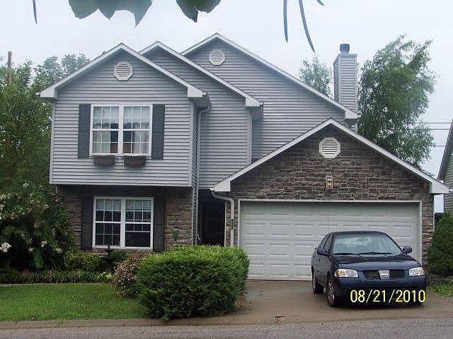 1st image of 925 Charleston Ct