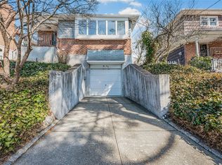 4143 249th St, Flushing, NY 11363