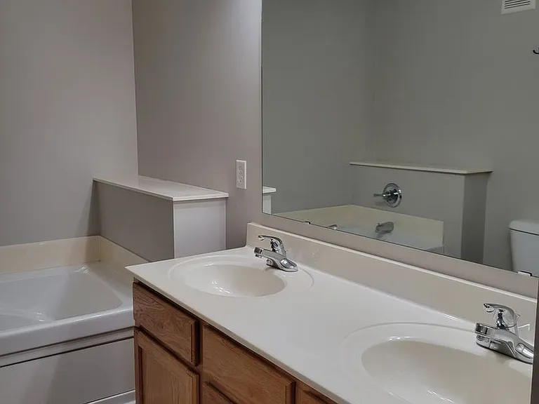 3512 Sterling Heights Dr #I — Photo 31