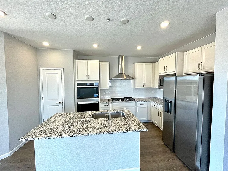 1733 Dancing Cattail Dr — Photo 4