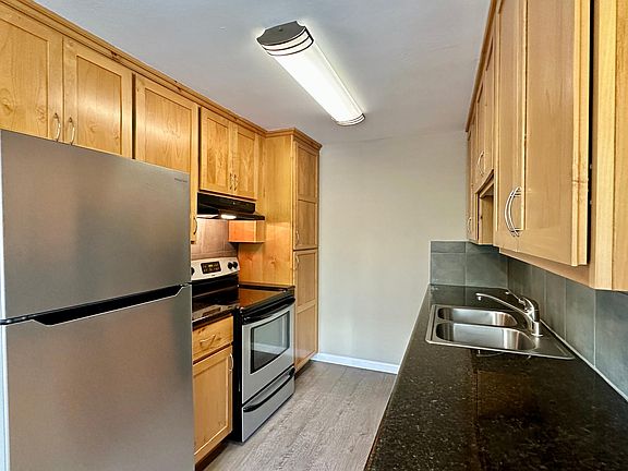 3rd image of 183 S Bayview Ave APT 2