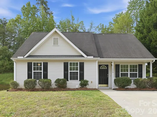 11026 Olde English Dr, Charlotte, NC 28216