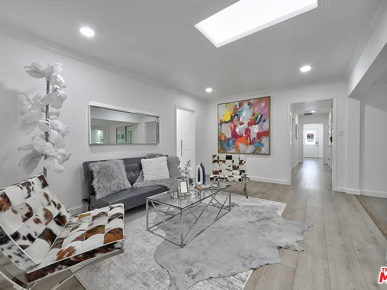 344 S Camden Dr — Photo 11