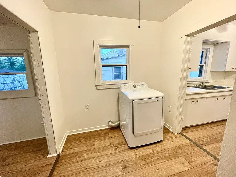 408 E Carpenter St — Photo 18