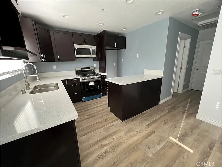 146 S Sheriff Ave — Photo 3