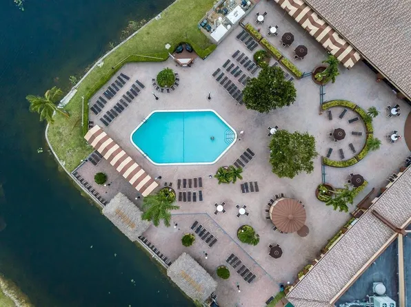 9480 Sunrise Lakes Boulevard #111, Sunrise, FL 33322