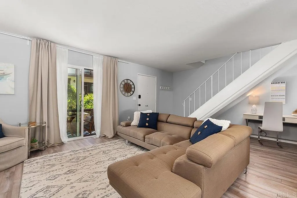 2 bed, 1.5 bath, 1080 sqft, $5,200 — Photo 3