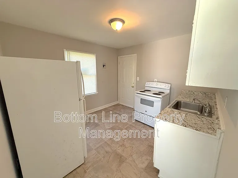 2605 Remington St — Photo 3