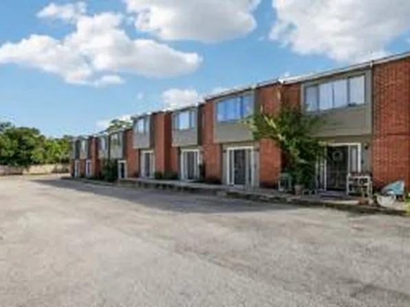 1221 W Hopkins St #2, San Marcos, TX 78666