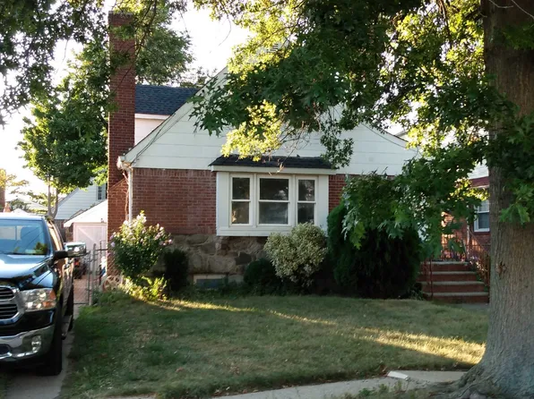 9 Jasper St, Valley Stream, NY 11580