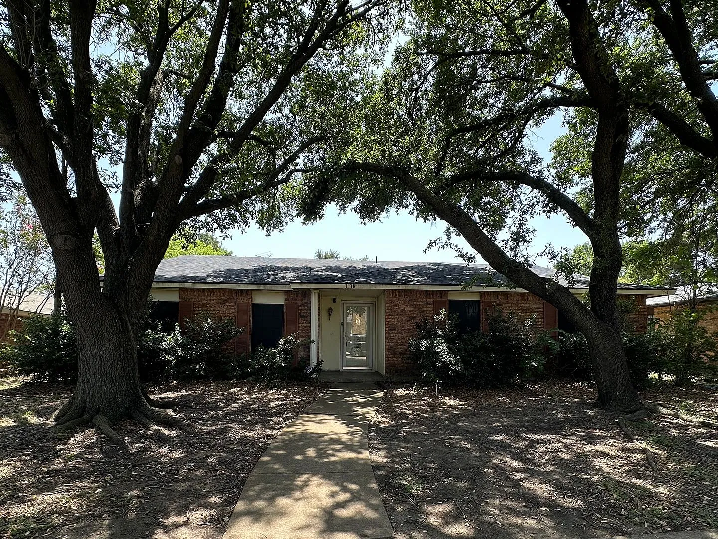 Spacious newly remodeled House — Photo 1