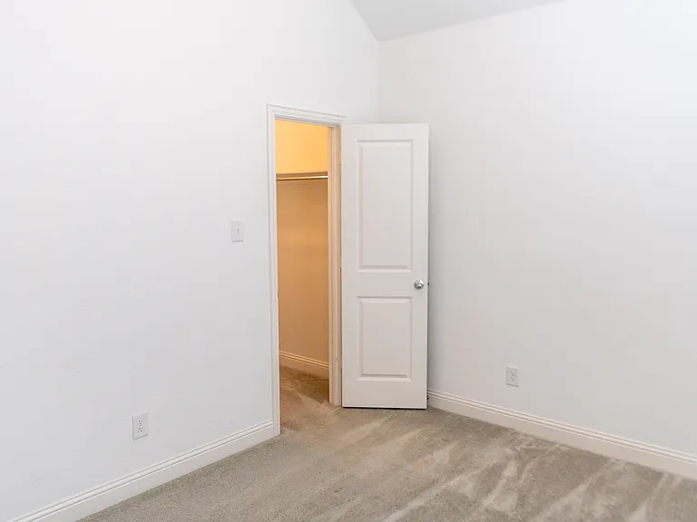 1000 Hoxton Ln — Photo 5
