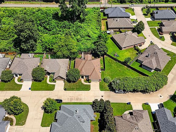 2nd image of 206 Clear Brooke Dr